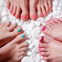 Nagellack mit Füßen